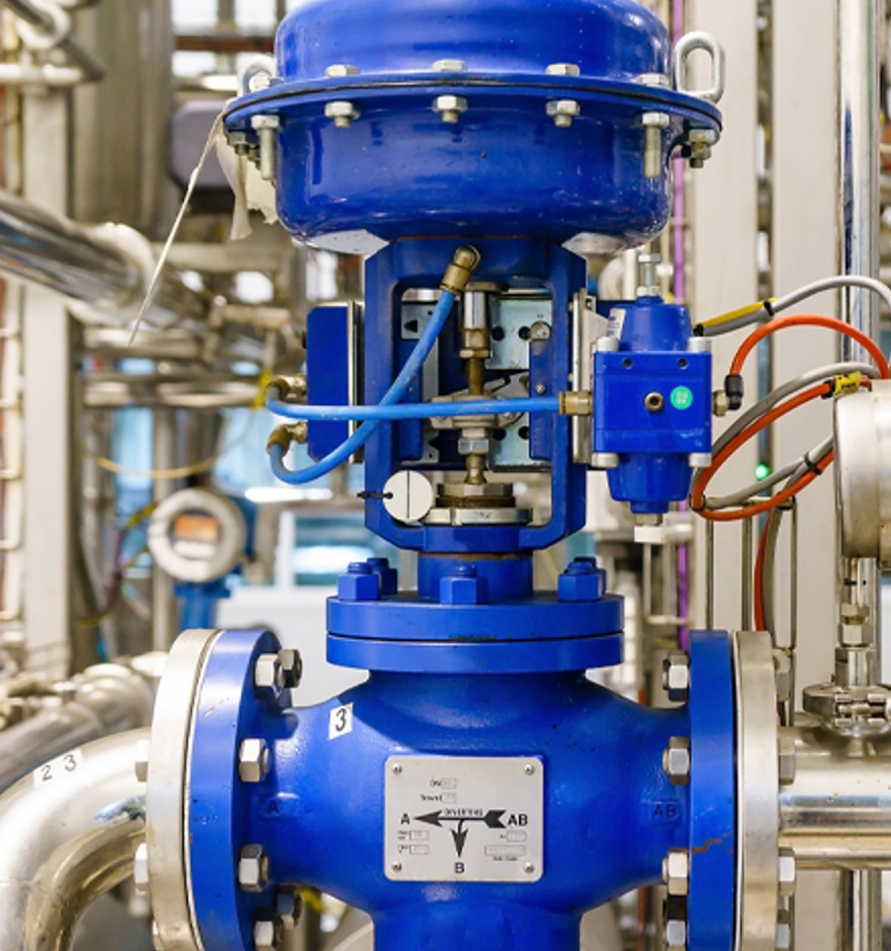 Smart control valve in the industry being monitored in real-time for maintenance and process optimization