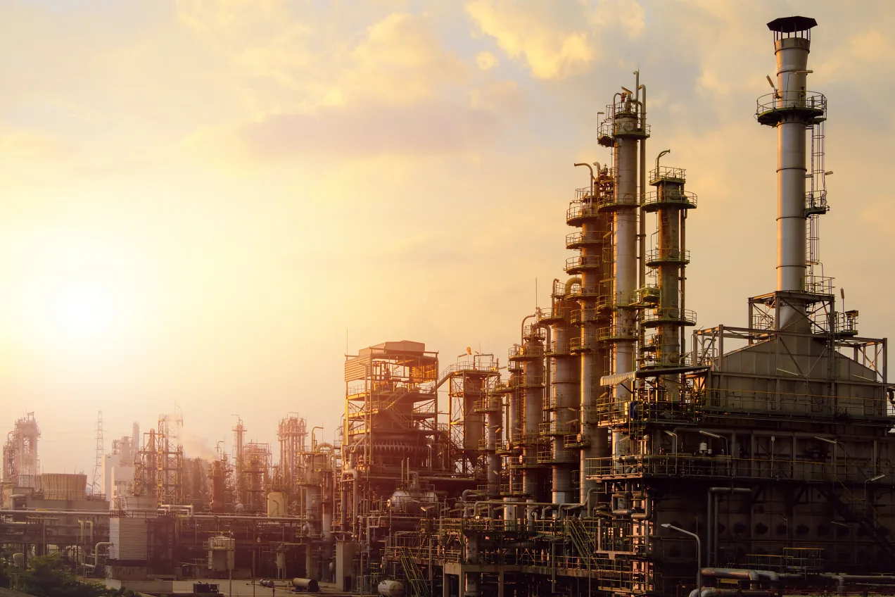 Digitization and Asset Management in a Brownfield Plant Old industrial oil refinery factory