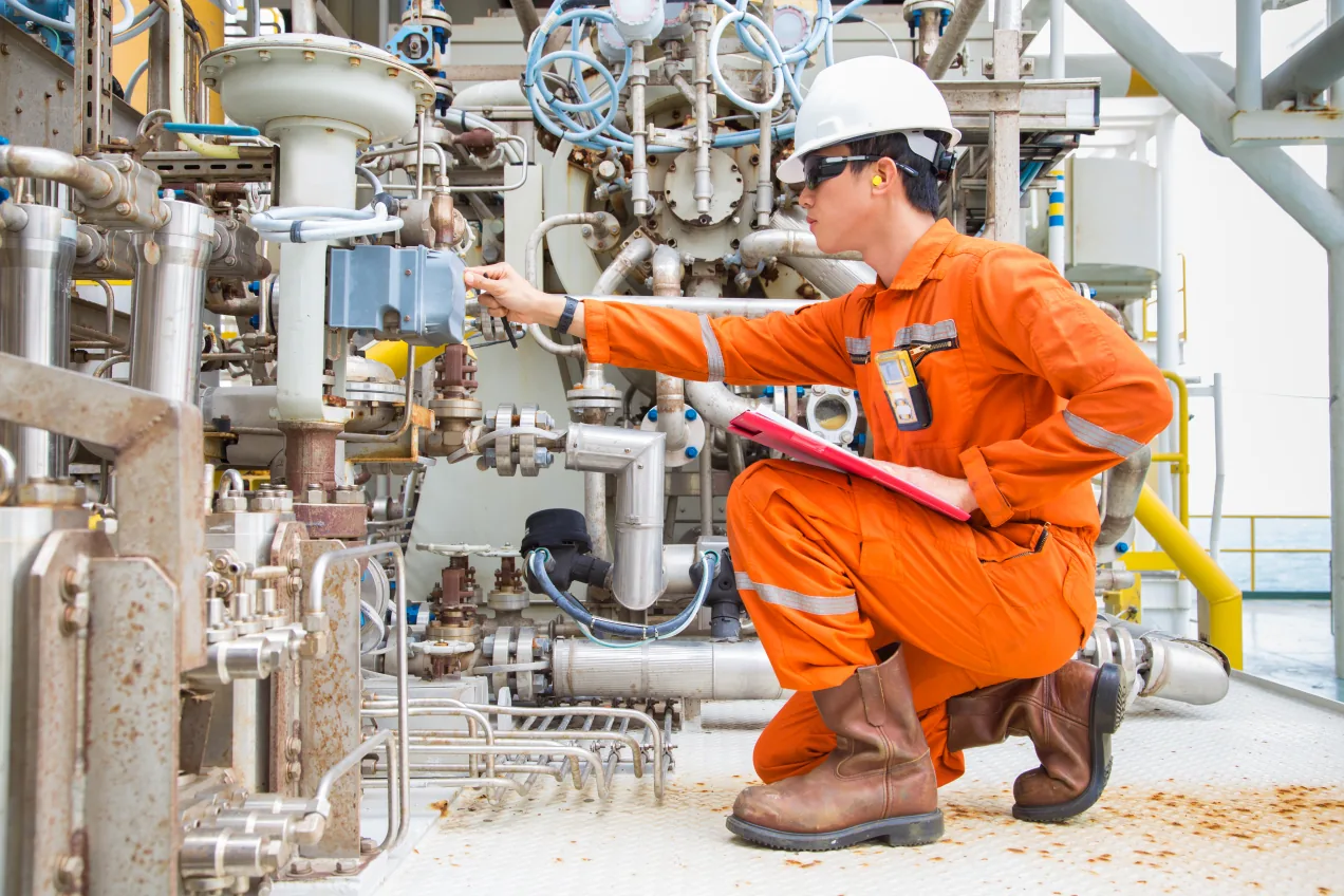 Get Valve Monitoring Started in Minutes! Mechanical Engineer doing a check on gas control valve