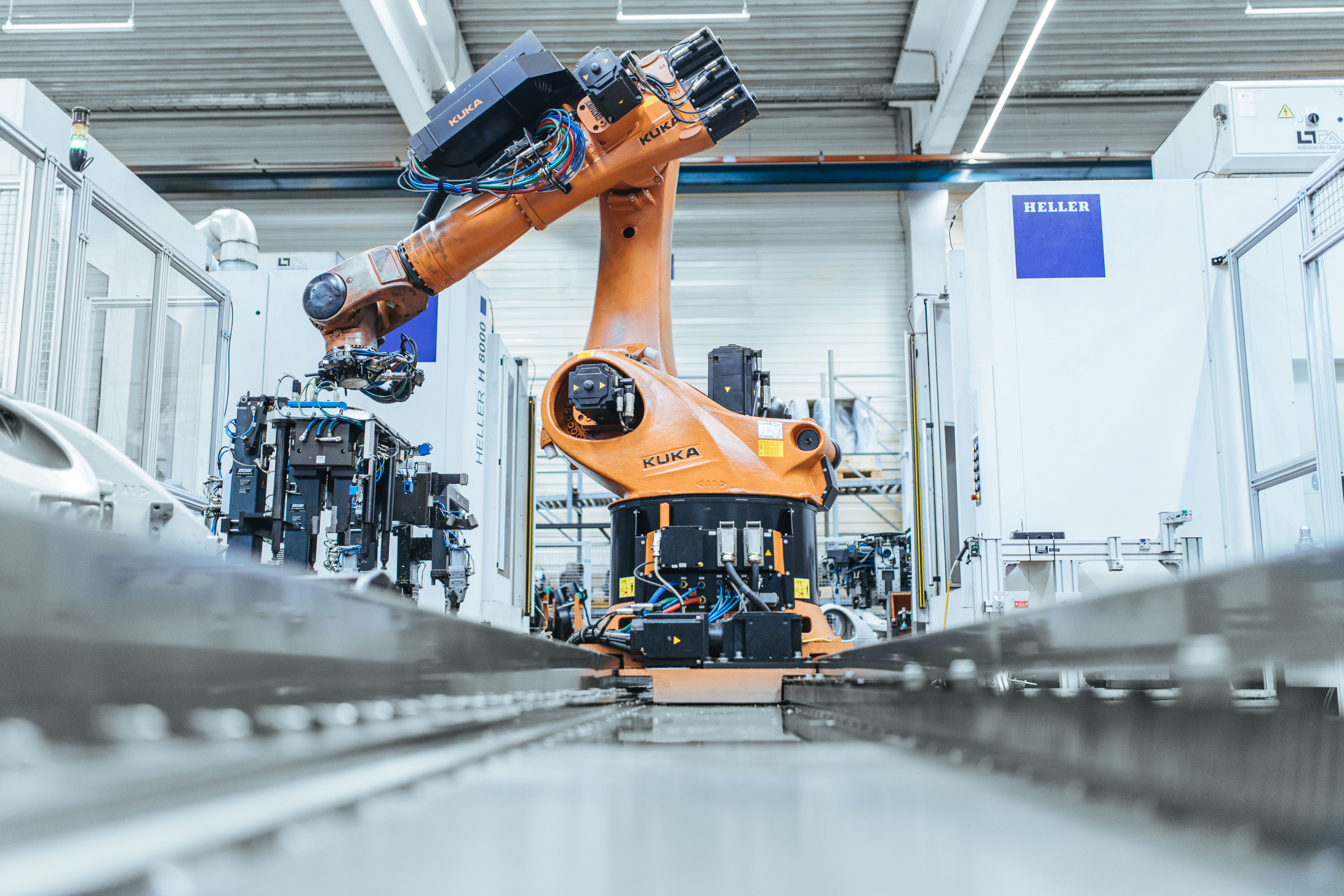 Принципы роботов. Kuka станки. Робот сортировщик kuka. Манипулятор kuka. Роботизированный манипулятор kuka.