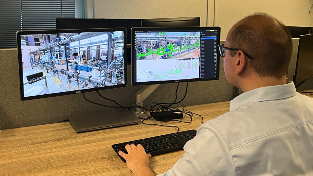 Smart AIS engineer linking 3D model to technical documentation by integrating flowsheets and equipment data into the Samp Shared Reality platform.